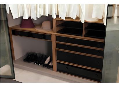 Barna szekrény tárolóhellyel és üvegajtókkal