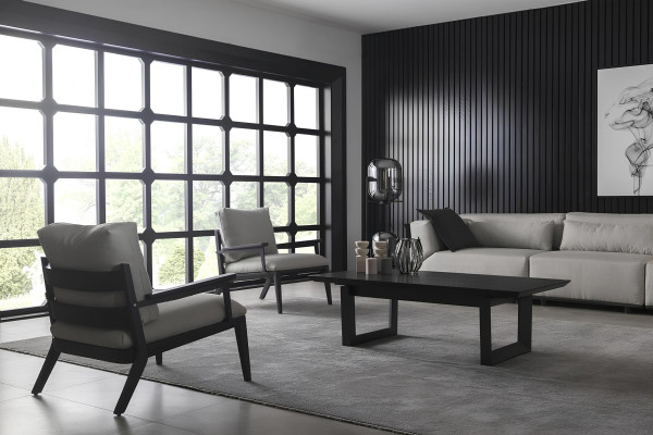 Négy fehér fotel egy luxus nappalihoz