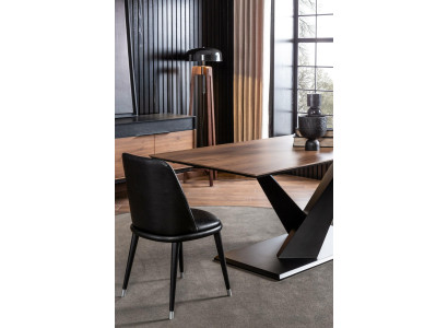 Πολυτελής μαύρη δερμάτινη πολυθρόνα, επενδεδυμένες καρέκλες, σχεδιασμένα έπιπλα για το σαλόνι και την κουζίνα