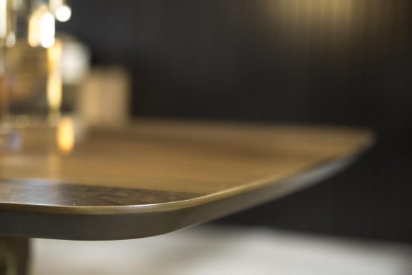 Luxus étkezőasztal fém lábakkal