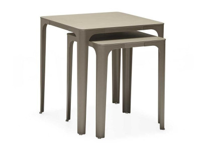 Modern és elegáns fa asztal bézs színben