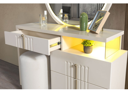 Elegáns sminkasztal tükörrel