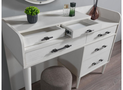 Modern fa komód tükörrel a hálószobához