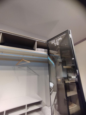 Neu und Modern Schlafzimmer Hochwertiger Kleiderschrank mit Elegantem Design