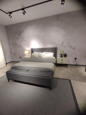 Designer Schlafzimmer Set Bett 2x Nachttische Kleiderschrank Neu und Luxuriös