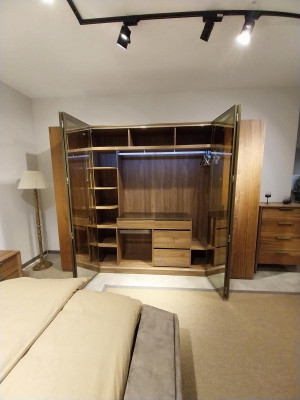 Schlafzimmer Design Möbel Kleiderschrank Luxus Holz Braun Schränke Neu