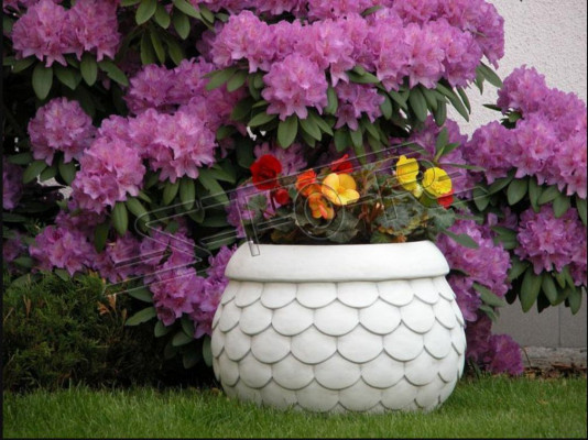 Blumenkübel Pflanz Kübel Natur Dekoration Garten Figur Vasen Blumentöpfe