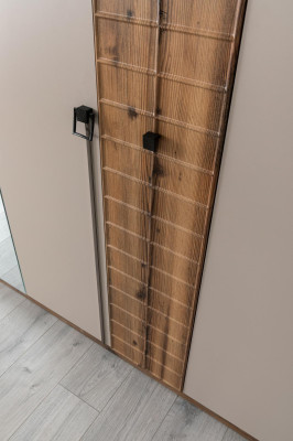 Beiger Schlafzimmer Kleiderschrank Designer Schränke Luxus Holzschränke