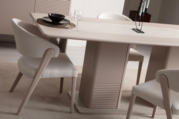 Luxuriöses Beiges Esszimmer Set Holztisch 4x Polsterstühle Anrichte 6tlg