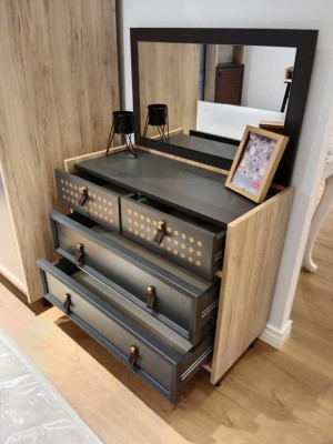 Exklusives Design Kommode mit Spiegel Schlafzimmer Kommode Design Schrank