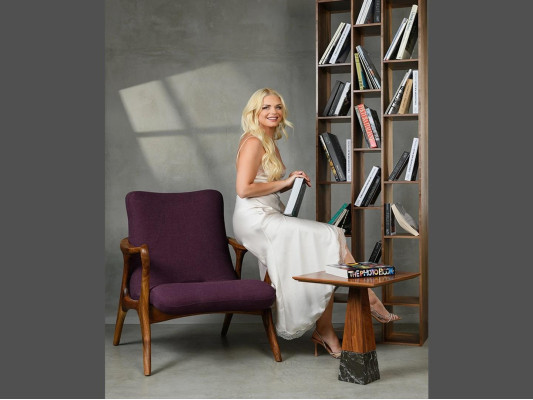 Design Sitzmöbel Lila Sessel Couch Sitz Wohnzimmer Holz Modern Polster Textil