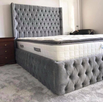 Großes Stoff Bett Chesterfield Design Gepolsterte Textil Designer Doppelbetten