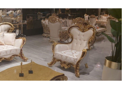 Luxuriöser klassischer Ohrensessel in weiß-goldenem Barockdesign 