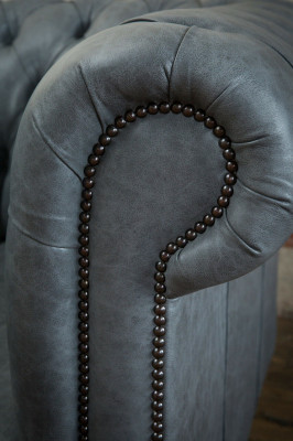 Sofa Chesterfield 2 Sitzer Couch Polster Sitz Textil Stoff Leder Couchen Sofas