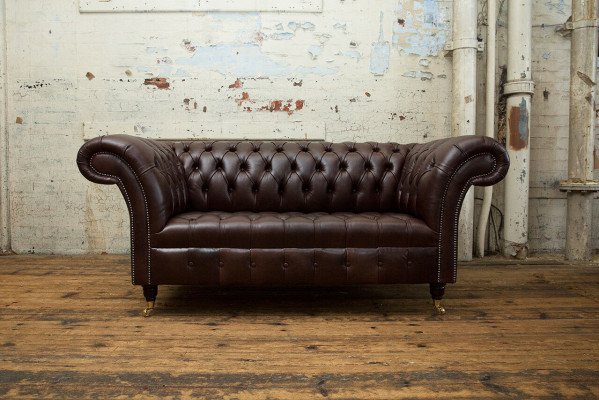 Klassische Polster Möbel Chesterfield Braun Couch Textil Leder Stoff Sofa Sitzer