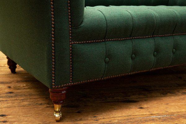 Klassische Polster Möbel Chesterfield Grüne Couch Textil Leder Stoff Sofa Sitzer
