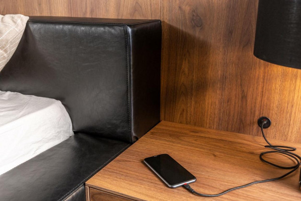 Bettfarbe Schwarz Moderner Stil Luxuriös Bett + 2x Nachttische für Schlafzimmer