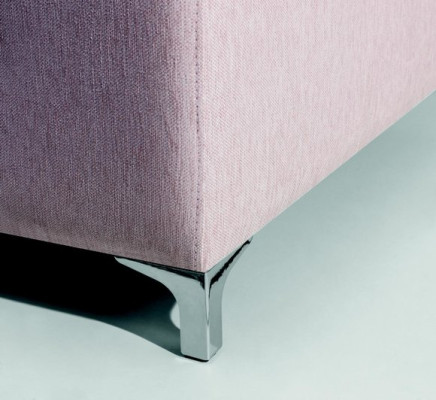 Ein respektables modernes und komfortables 2-Sitzer-Sofa in stilvoller rosa Farbe