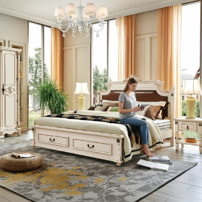 Edles Doppelbett mit ausziehbaren Schubladen und zwei Nachttischen