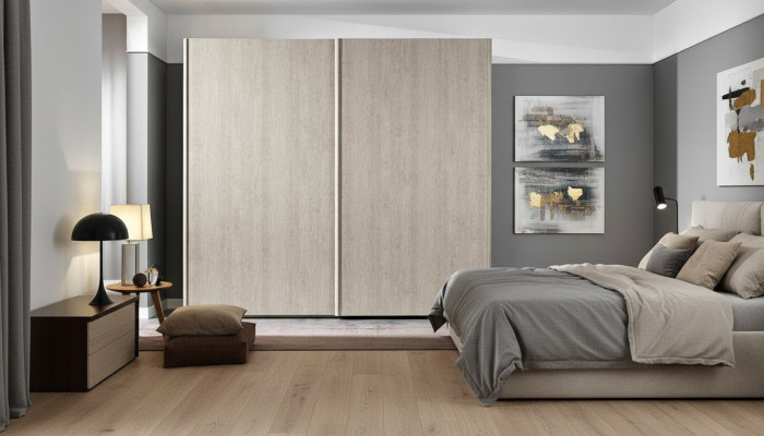 Moderner Garderobenschrank mit Schiebetüren für das Schlafzimmer aus Naturholz