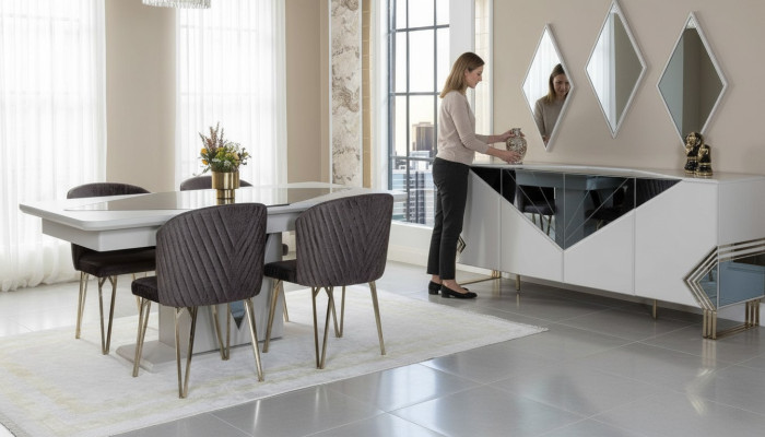 Luxuriöse Esszimmer Garnitur Designer Esstisch x4 Stühle Kommode Spiegel