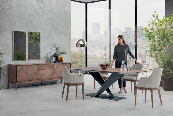 Luxus Set Für Esszimmer 5tlg Tisch 4x Stuhle mit Anrichte Tische Holz